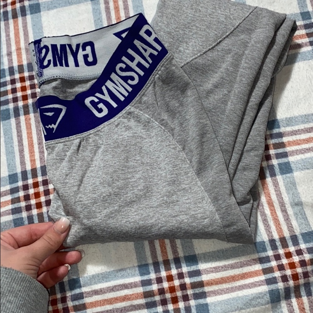 Gym shark leggings